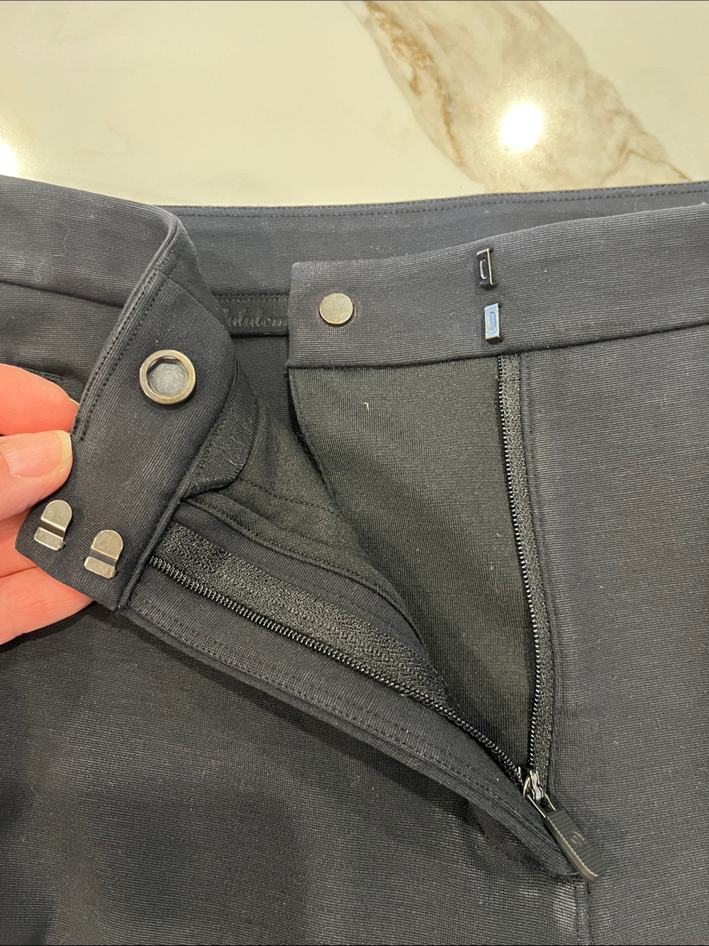 Lululemon On The Move Straight Leg Trouser style Pants in Black - Picture 14 of 15